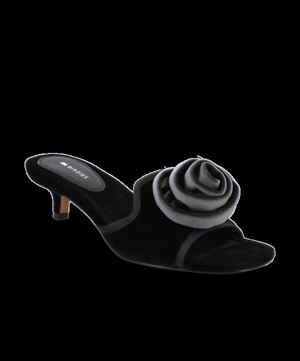 The Kiwi Kitten Flower – Black Velvet